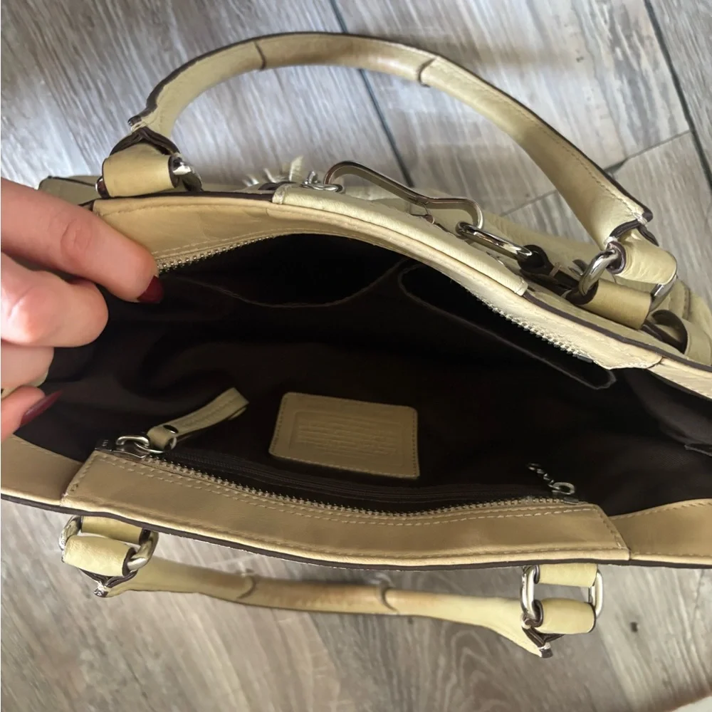 Vintage Coach Hampton Pebble Leather Shoulder Bag - Picture 5 of 6